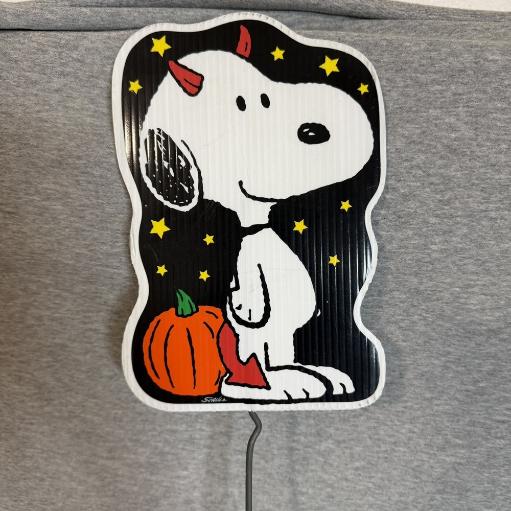 Vtg 1999 Snoopy Devil Halloween Pumpkin Lawn Stake Plastic Yard Art Decoration